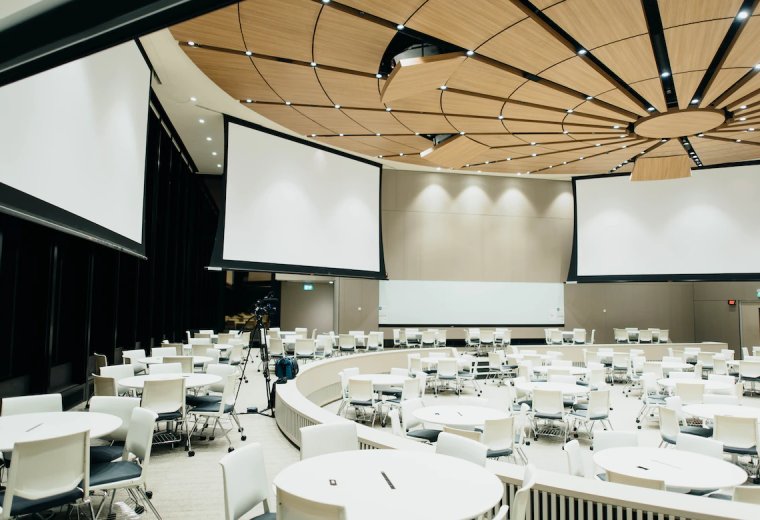 Sala konferencyjna - kluczowe wyposażenie