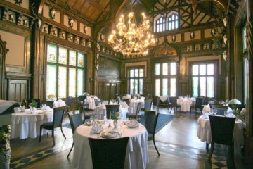hotel **** - Hotel Noma Residence Zameczek Myśliwski Promnice - Sala Kominkowa - zdjęcie 3
