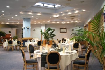hotel *** - Hotel Krosno-Nafta - Sala Restauracyjna - zdjęcie 1