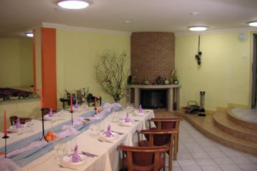 hotel - Hotel Nad Jeziorem Białym w Skorzęcinie - Sala Kominkowa - zdjęcie 1