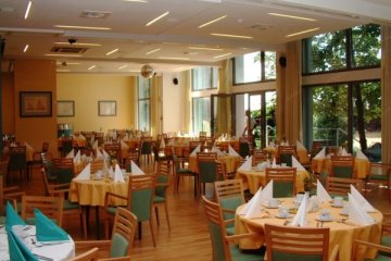 hotel *** - Hotel Neptun Ośrodek Szkoleniowo-Wypoczynkowy PKO BP SA - Restauracja - zdjęcie 1