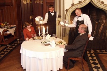 hotel **** - Hotel Noma Residence Zameczek Myśliwski Promnice - Sala Kominkowa - zdjęcie 1