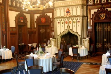 hotel **** - Hotel Noma Residence Zameczek Myśliwski Promnice - Sala Kominkowa - zdjęcie 2
