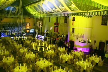 hotel **** - Hotel ZAMEK RYN**** - Dziedziniec - zdjęcie 4