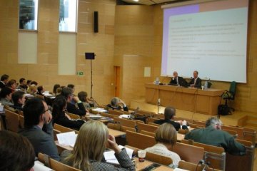 obiekt konferencyjny - Budynek Wydziału Prawa i Administracji Uniwersytetu Śląskiego w Katowicach - Aula 6 lub 7 - zdjęcie 1