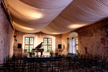 zamek - Zamek Korzkiew - Sala Królewska - zdjęcie 1