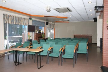 obiekt konferencyjny - Ośrodek Szkoleniowo Wypoczynkowy KAMA - Sala Wielofunkcyjna - zdjęcie 1