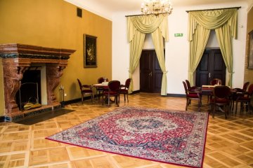 hotel *** - Zespół Zamkowo – Parkowy w Krasiczynie - Kominkowa - zdjęcie 1