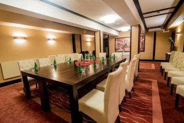 hotel *** - Oberża i Hotel Skarbek - Sala Klubowa - zdjęcie 5