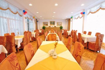 hotel - Dom Pracy Twórczej w Kazimierzu Dolnym nad Wisłą - Sala Restauracyjna Duża - zdjęcie 2