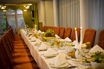 hotel - Dom Pracy Twórczej w Kazimierzu Dolnym nad Wisłą - Sala Restauracyjna Duża - zdjęcie 4