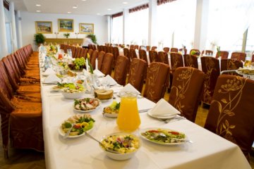 hotel - Dom Pracy Twórczej w Kazimierzu Dolnym nad Wisłą - Sala Restauracyjna Duża - zdjęcie 5