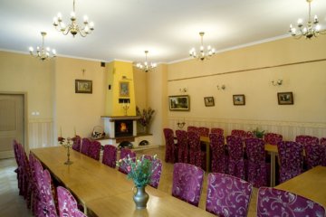 hotel - Dom Pracy Twórczej w Kazimierzu Dolnym nad Wisłą - Sala Kominkowa - zdjęcie 1