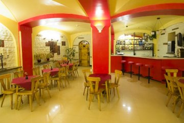 hotel - Dom Pracy Twórczej w Kazimierzu Dolnym nad Wisłą - Bar Piekiełko - zdjęcie 2