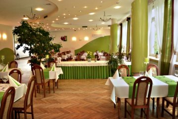 hotel - Hotel Pod Dębami Myślenice - Sala Restauracyjna - zdjęcie 1