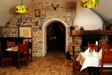 hotel *** - Hotel Folwark Stara Winiarnia - Sala Kominkowa - zdjęcie 1