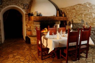 hotel *** - Hotel Folwark Stara Winiarnia - Sala Kominkowa - zdjęcie 2