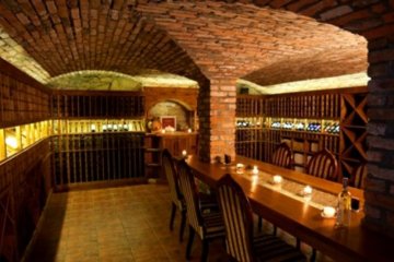 hotel *** - Hotel Folwark Stara Winiarnia - Sala Winiarnia - zdjęcie 1