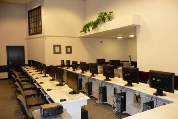 obiekt konferencyjny - Centrum Edukacji Zawodowej Resortu Finansów – Ośrodek Zamiejscowy w Białobrzegach - Sala Komputerowa - zdjęcie 1