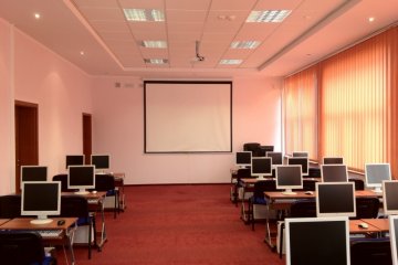 inny - Wyższa Szkoła Administracji Publicznej im. Stanisława Staszica w Białymstoku - Sala Komputerowa II - zdjęcie 1