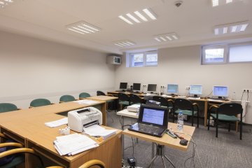 obiekt konferencyjny - INWEST SMARDZEWICE Ośrodek Szkoleniowo-Wypoczynkowy - Sala Komputerowa - zdjęcie 1
