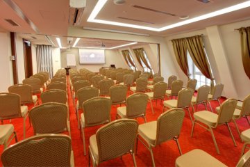 Hotel Piast Wrocław - sala konferencyjna układ kinowy - SaleBiznesowe