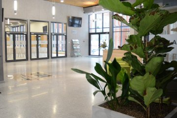 obiekt konferencyjny - Centrum Konferencyjno-Wystawiennicze Instytutu Badawczego Leśnictwa - Recepcja i foyer - zdjęcie 1