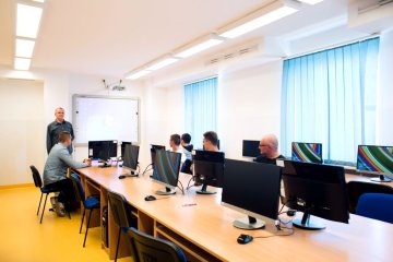 inny - Uczelnia Techniczno-Handlowa im. Heleny Chodkowskiej - Pracownie komputerowe - zdjęcie 1