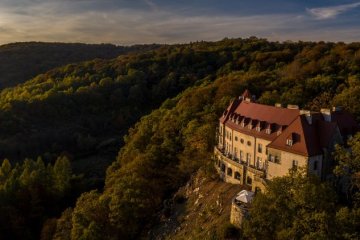 hotel ***** - Wzgórze Zamkowe - Zinar Castle, zabytkowa Baszta i Forest Hotel - Zamek w Przegorzałach, Tarasy i Arkady - zdjęcie 2