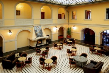 zamek - Hotel Zamek na Skale - Dziedziniec zamkowy - zdjęcie 1