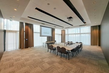 obiekt konferencyjny - Hampton by Hilton Poznań Swarzędz | HUBO Centrum Konferencyjne - FERRARI - zdjęcie 1