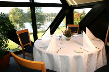 obiekt konferencyjny - Dom Pracy Twórczej Polskiej Akademii Nauk w Wierzbie - Sala Restauracyjna - zdjęcie 1