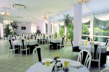 obiekt konferencyjny - Ośrodek Szkoleniowo-Wypoczynkowy Exploris w Pieczyskach - Restauracja - zdjęcie 1