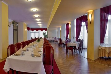 hotel *** - Hotel Jaskółka - Restauracja - zdjęcie 1