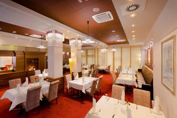 hotel **** - Hotel Tęczowy Młyn - Sala Restauracyjna - zdjęcie 1