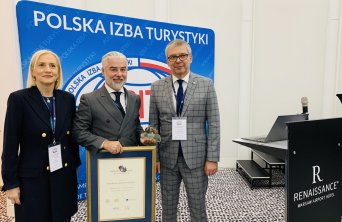 Prezes zarządu GK Polskiego Holdingu Hotelowego wyróżniony dwiema nagrodami na jednym spotkaniu
