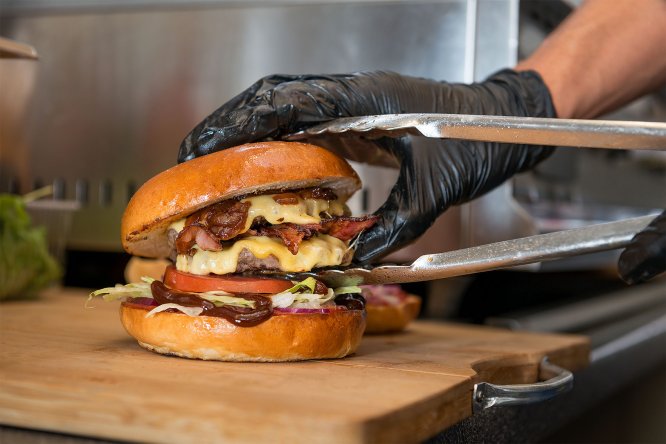 Światowy Dzień Hamburgera i otwarcie restauracji w Polsce - cóż to będzie za dzień!