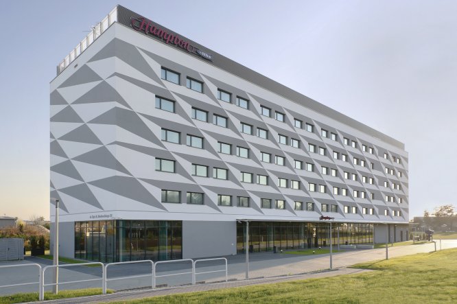 Hampton By Hilton wesprze ofertę noclegową krakowskiego lotniska Balice. Otwarcie nowego hotelu już w marcu.