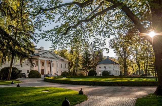 Elegancki wypoczynek w królewskim stylu, czyli Pałac Mała Wieś 