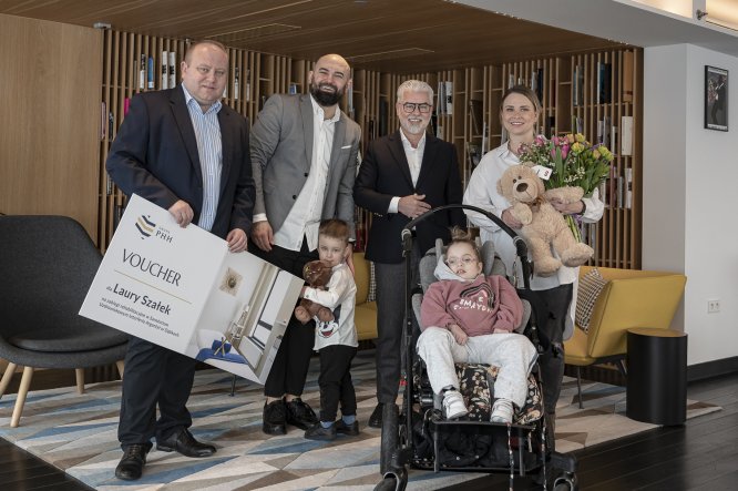 Grupa Polski Holding Hotelowy wspiera Laurę w powrocie do zdrowia.