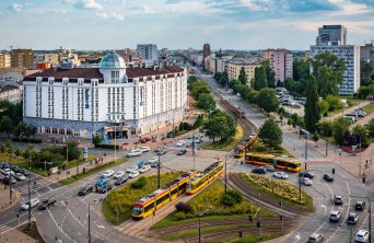 Radisson Blu Sobieski Hotel zakończył gruntowny remont elewacji, odświeżając swój wygląd