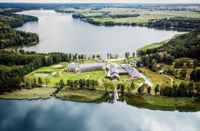 Hotel w środku jeziora - Hotel Marina Club