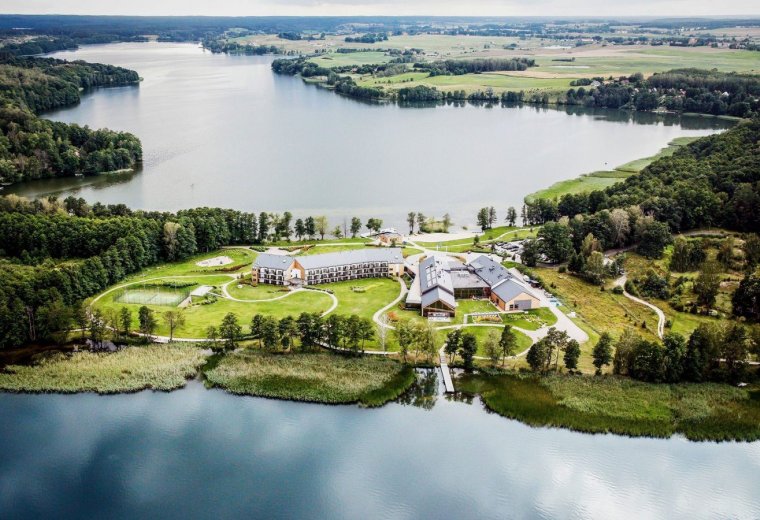 Hotel w środku jeziora - Hotel Marina Club