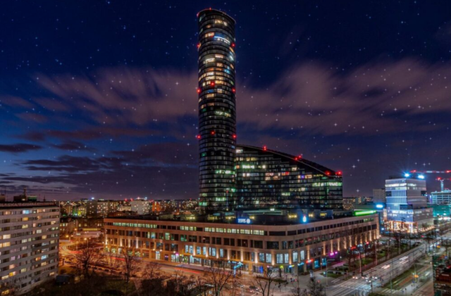 Prize by Radisson Sky Tower Wrocław