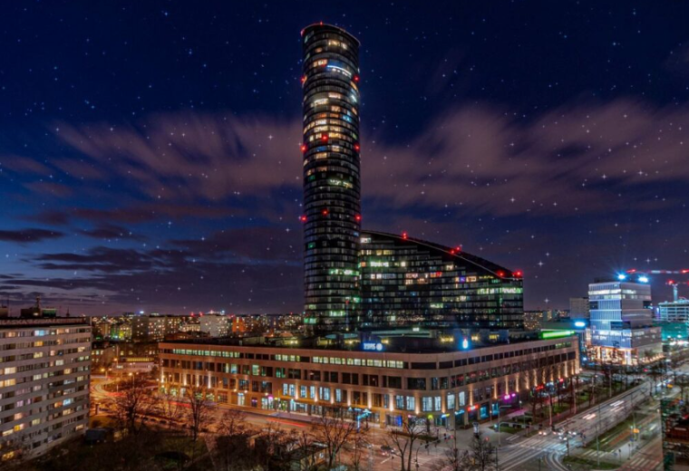 Prize by Radisson Sky Tower Wrocław
