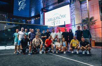 Znani sportowcy i celebryci zagrają w padla w Arłamowie