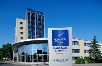 Wystawa AVIATOR II w hotelu Novotel Warszawa Airport