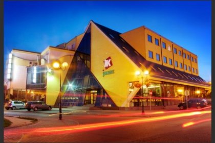 hotel *** - Dom Handlowy Hotel-Restauracja „Janusz” - zdjęcie 1