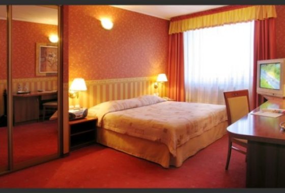 hotel *** - Dom Handlowy Hotel-Restauracja „Janusz” - Pokoje - zdjęcie 1