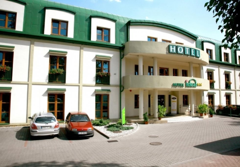 hotel *** - Hotel Ideal w Pruszkowie